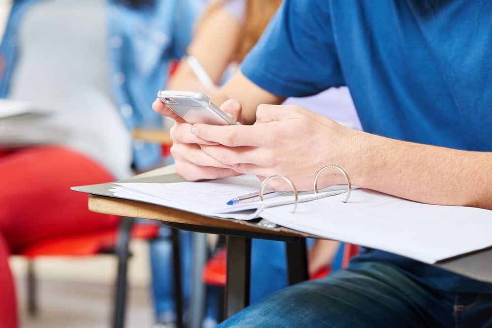 Local schools and teachers share views as Government outlines legal crackdown on mobile use in classrooms (Credit: Robert Kneschke - stock.adobe.com)