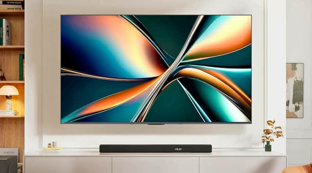 The Hisense U7Q combines MiniLED brightness with smooth 144Hz motion handling designed for fast-moving sport and gaming