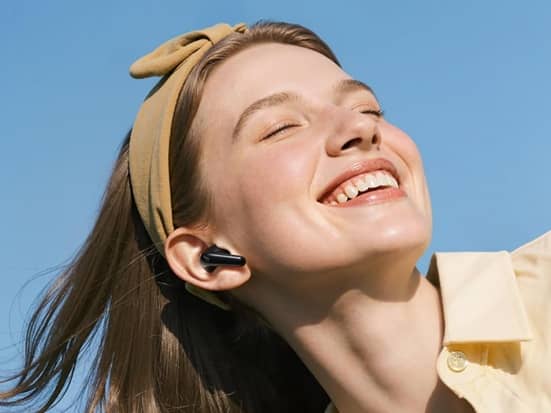 These noise cancelling ear buds cost less than £100 and have great sound quality