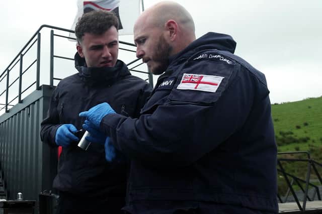 The dive team prepares the explosive charge for the Viper