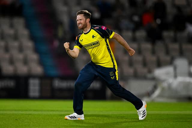 Liam Dawson shone as Hampshire Hawks beat Sussex Sharks.