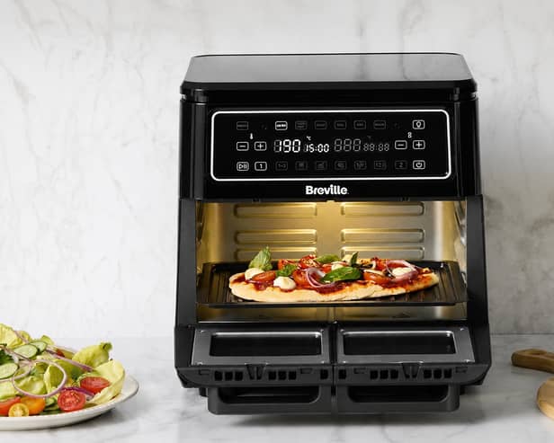 The Breville Halo Flexi offers a flexible 11-litre cooking space that can be split into two independent cooking zones