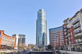 Step into this 24th-floor Gunwharf Quays apartment which has splendid views of the city. 