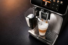 Philips’ automatic espresso machine is designed to deliver fresh coffee with minimal effort, making it ideal for busy mornings.