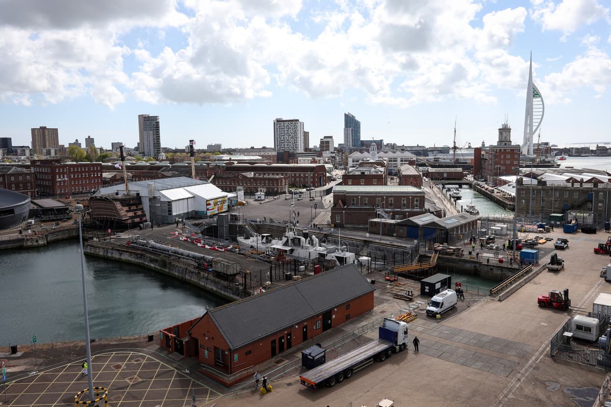 Umfassende Sicherheitsverbesserungen für die Royal Navy in Portsmouth ...