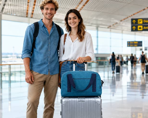FIORETTO 20L Ryanair-friendly cabin bag in peacock blue.