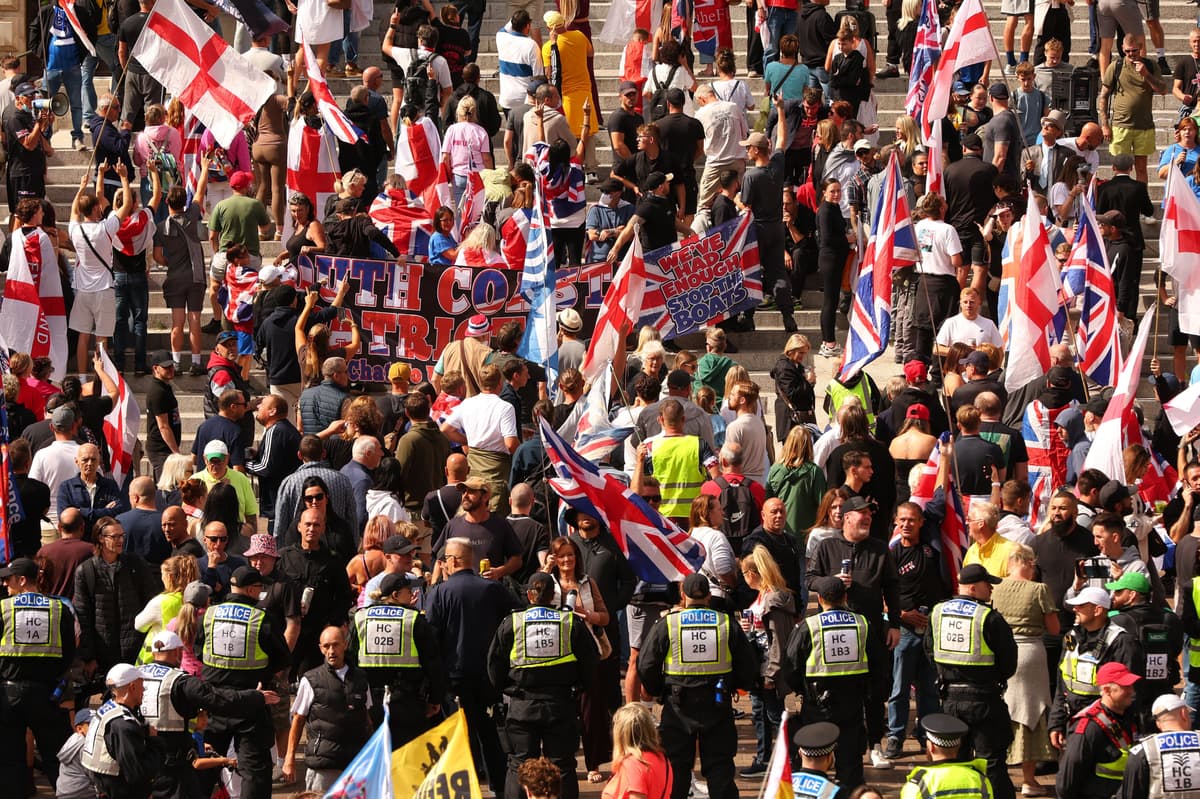 In pictures: hundreds of anti-migrant and anti-racism protestors face off ...
