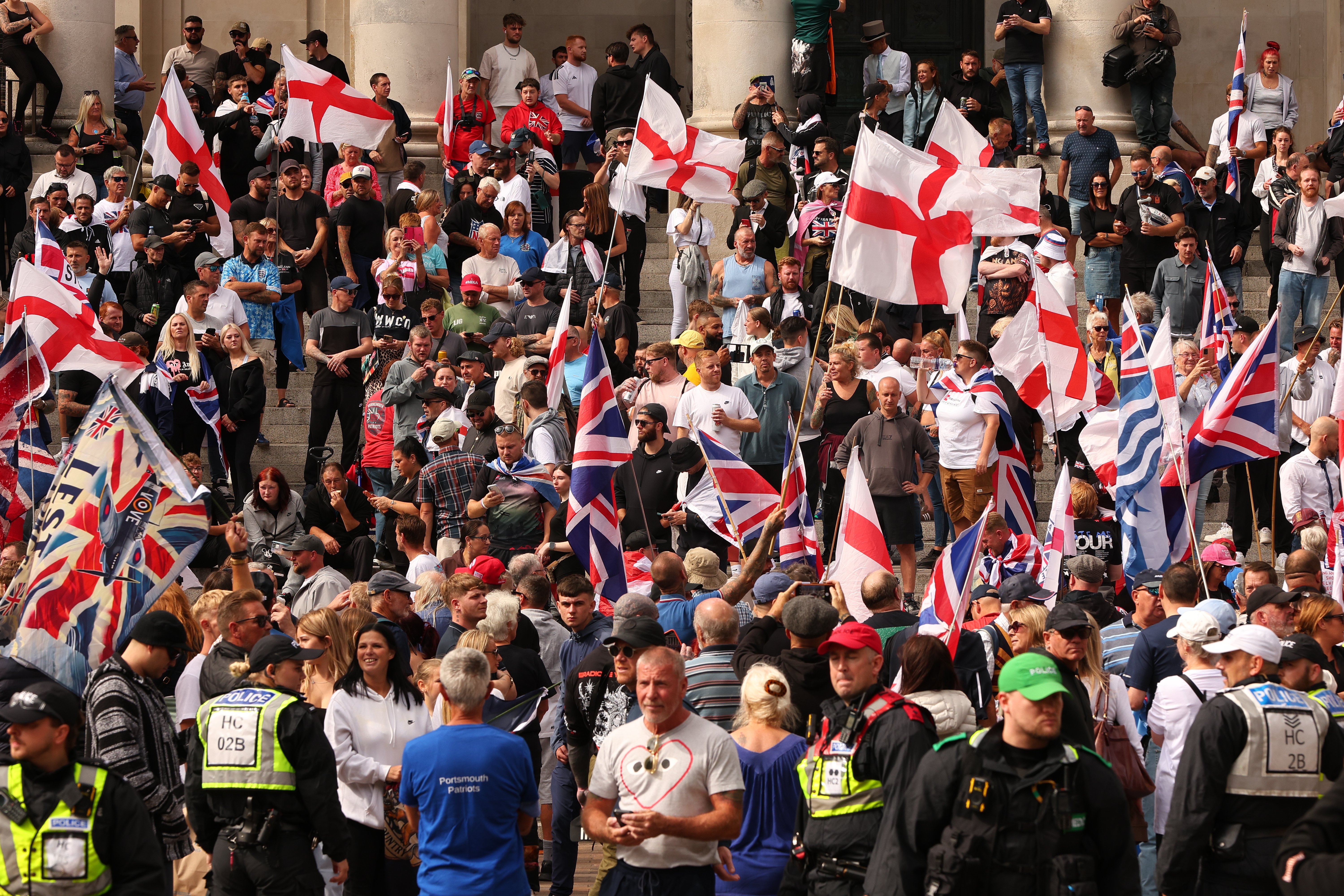 Anti-migrant protest in Southampton will see ban on face coverings after police action for Portsmouth protest