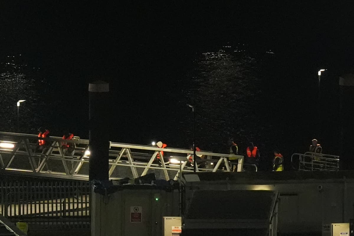 Gosport migrant protest: Boat containing around 50 migrants arrives in ...