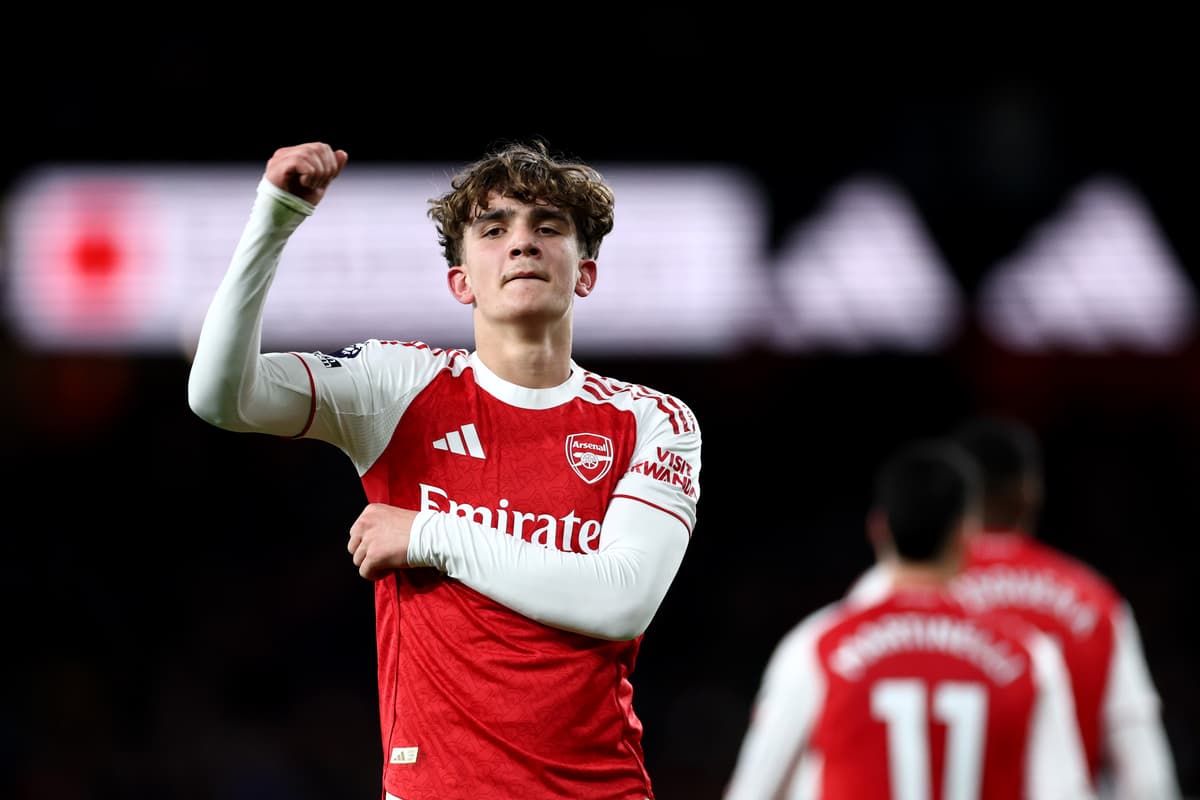 Portsmouth rivals in four-way transfer battle for midfielder as ...
