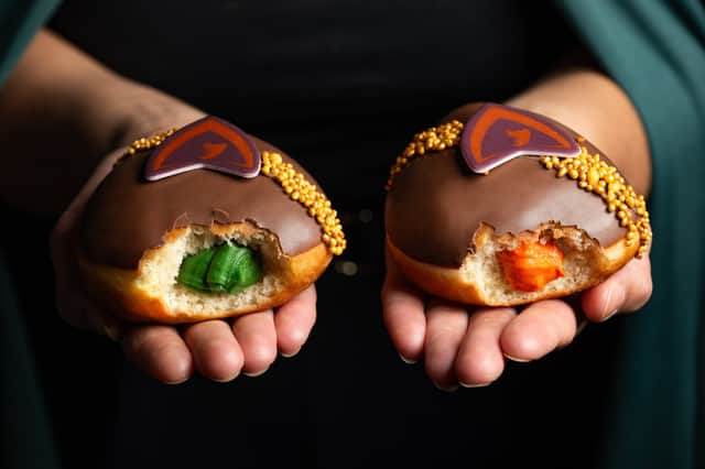 Each donut either has a Traitor or Faithful centre