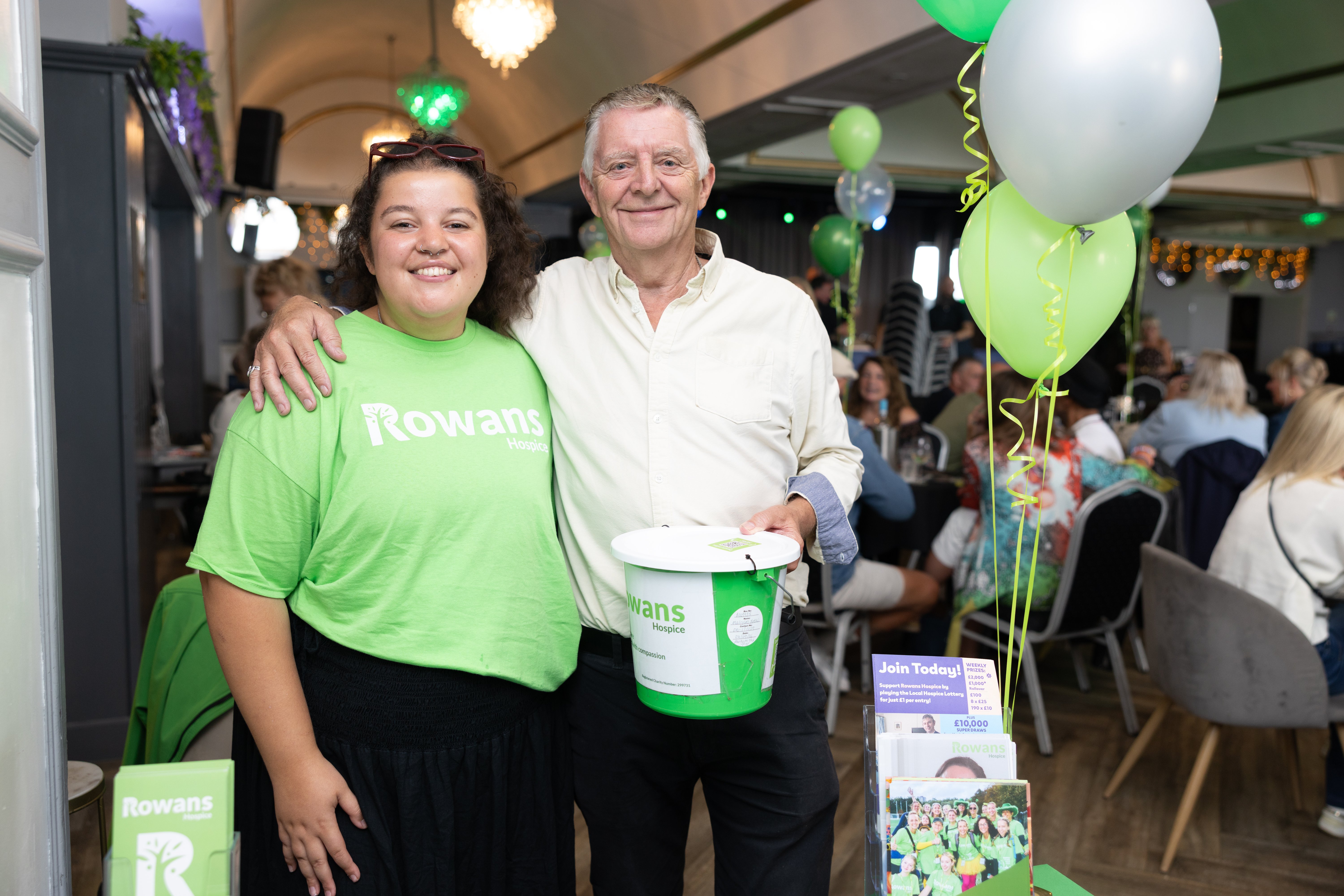'It's mind-blowing' - Party on the Pier sees crowds turn out to raise money for The Rowan's Hospice at event inspired by Alan Knight