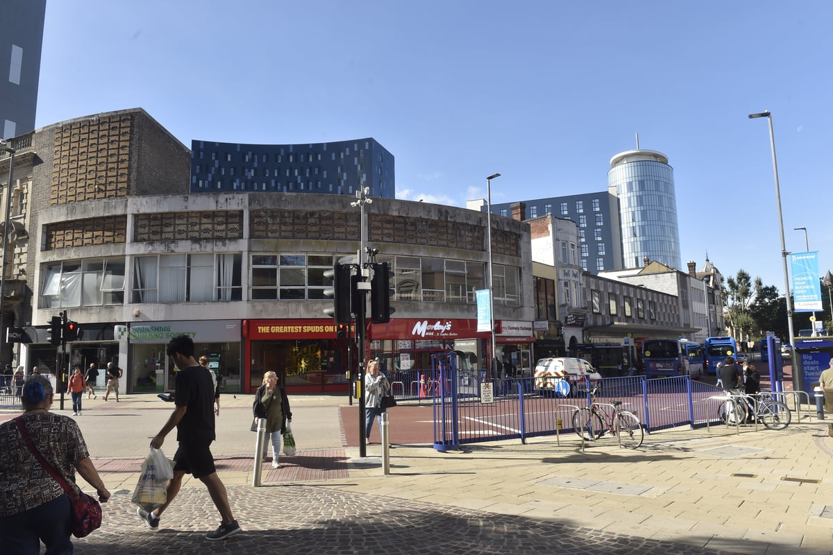 Police conduct immigration checks on Commercial Road under Operation Calebro