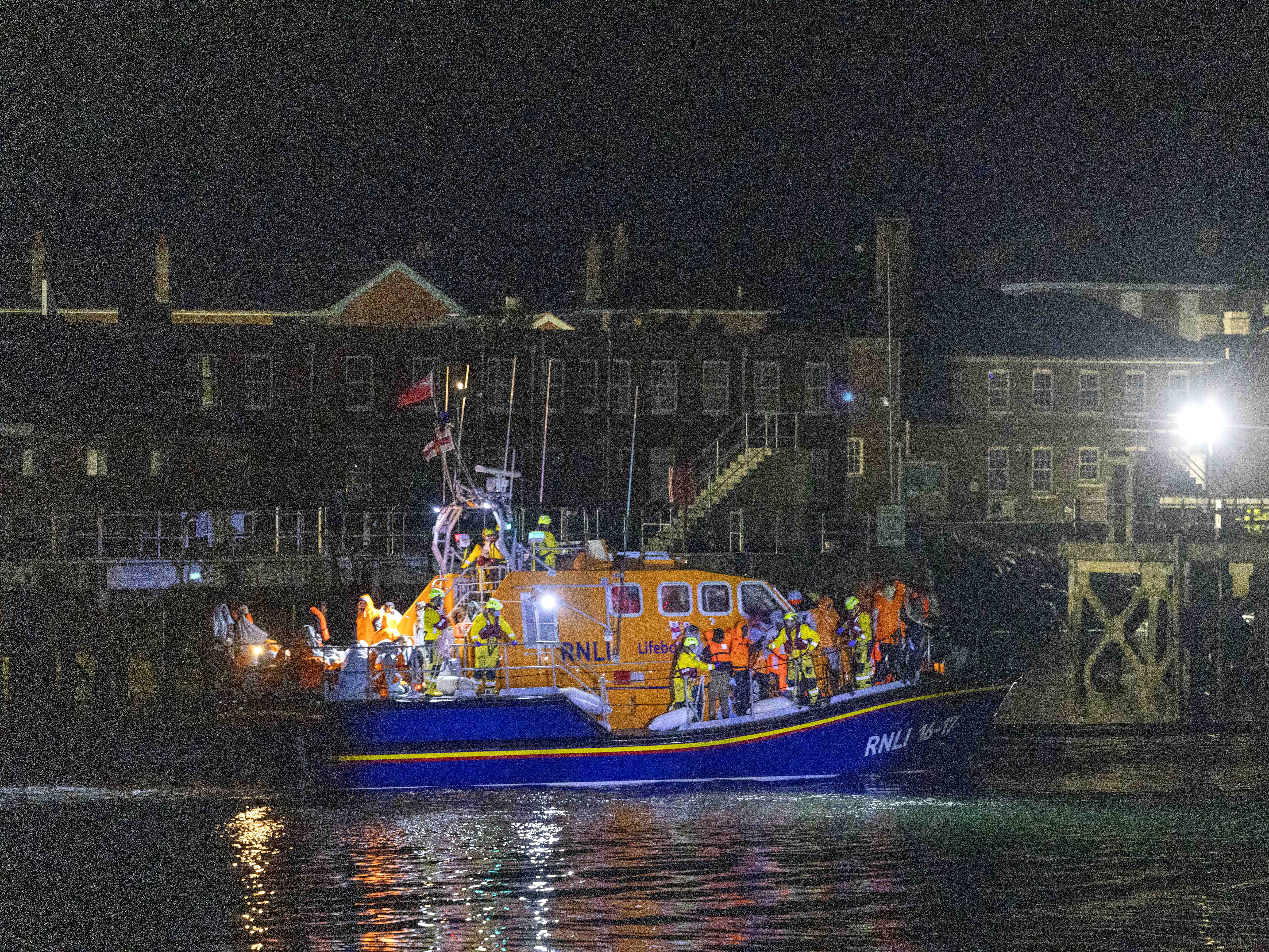Councillors ask for confirmation from the government that no more migrants will come ashore in Gosport