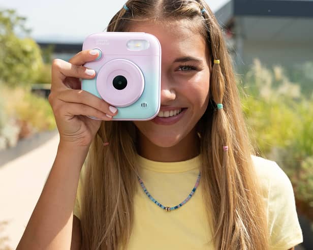 The camera lets users take multiple pictures before choosing which ones to print out 