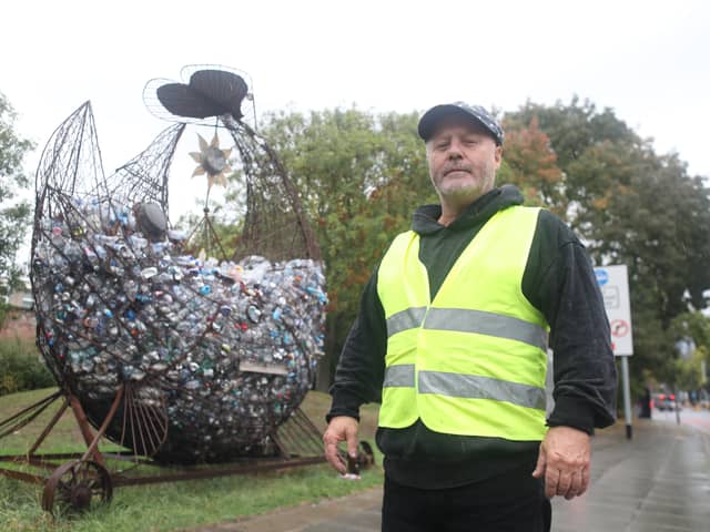 Treadgoldfish Sculpture at Queen Street Portsea, Portsmouth is being emptied of the thousands of plastic bottles for recycling on Wednesday 7th October 2026



Pictured: Artist Pete Codling with the Treadgoldfish



Picture: Habibur Rahman

