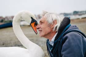 Gordon Chandler with a swan a Emsworth Harbour.