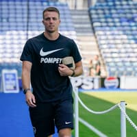 Portsmouth boss details fresh injury update on key defender ahead of crucial Sheffield United showdown