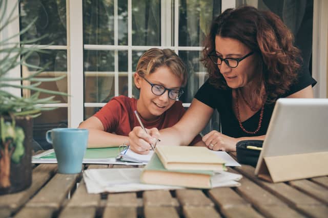 The course develops tutors' ability to adapt teaching to the individual, respond in real time, and support learner progress
