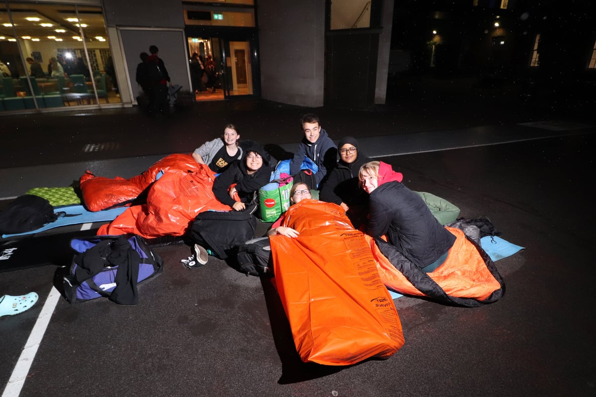 Portsmouth Grammar School sixth form students sleep rough to raise money for charity