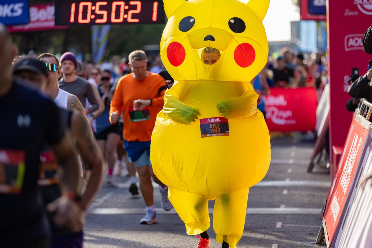 189 cheerful photos of green and orange wave runners at the Great South Run