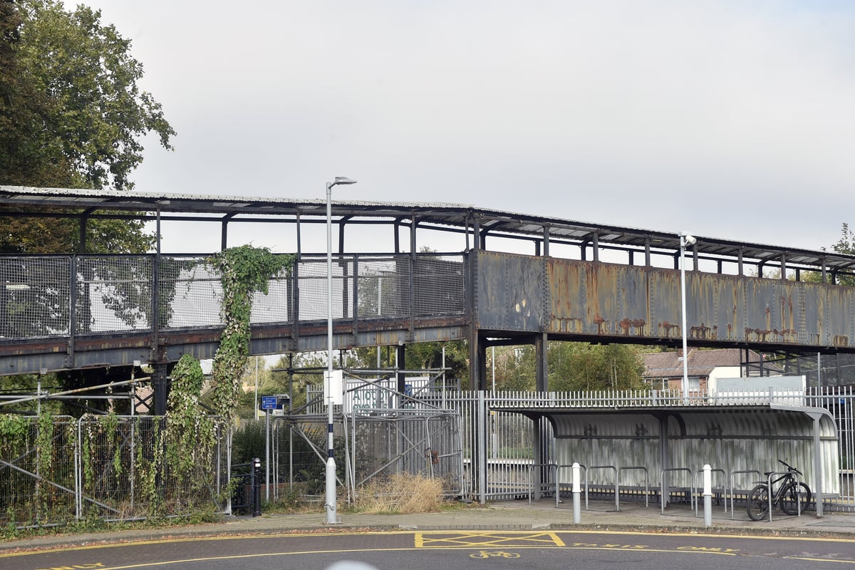 Major crane operation to remove Havant's existing 79-year-old footbridge