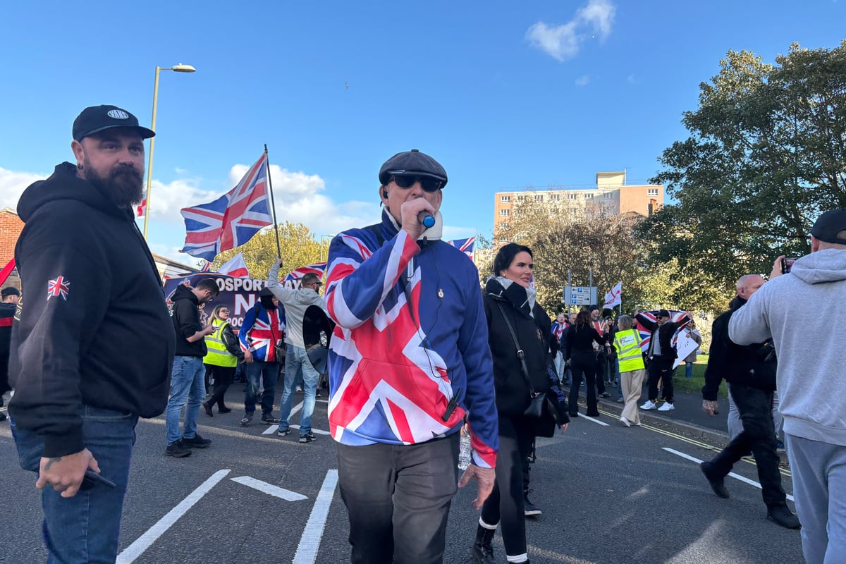 Gosport protests: No arrests made at anti-migrant and anti-racism demonstrations as hundreds attend