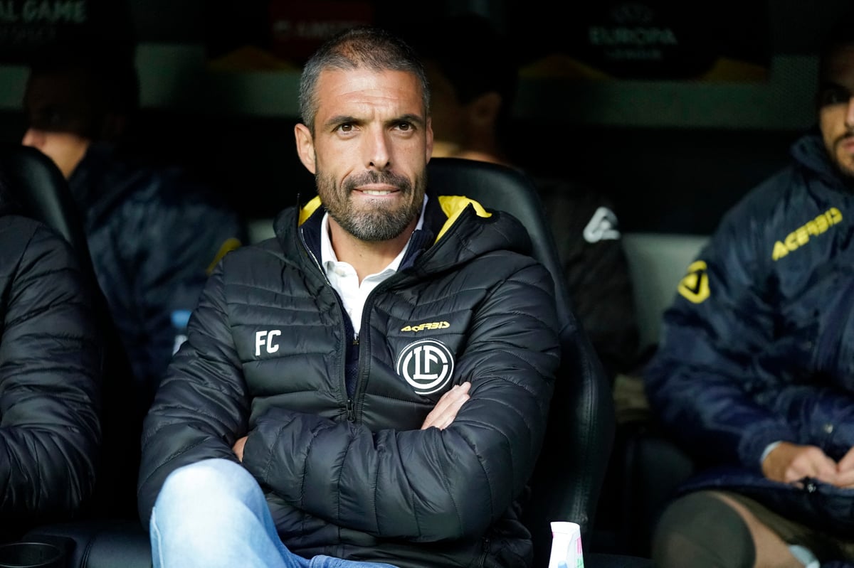 Portsmouth intrigue as new surprise twist emerges in Championship rivals Burnley's manager hunt