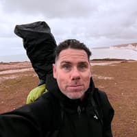 Singer walks from gig to gig on South Coast tour to raise money for charity