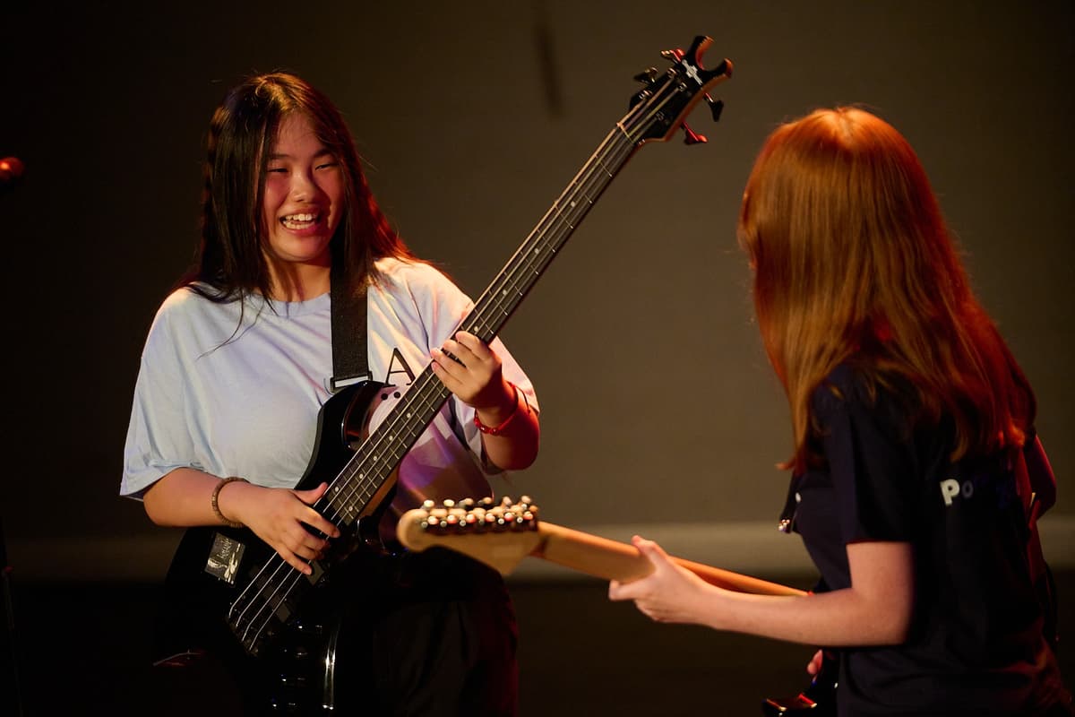 Schüler von Ark Portsmouth glänzen bei der ersten Musik- und Kunstgala