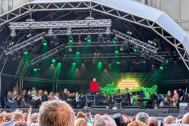 Medley at start of BSO:Smash Hits 80s
