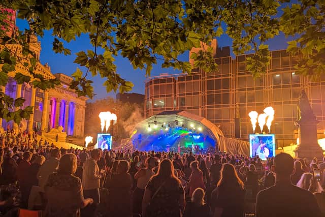 Flames puncture the twilight BSO:Smash Hits 80s