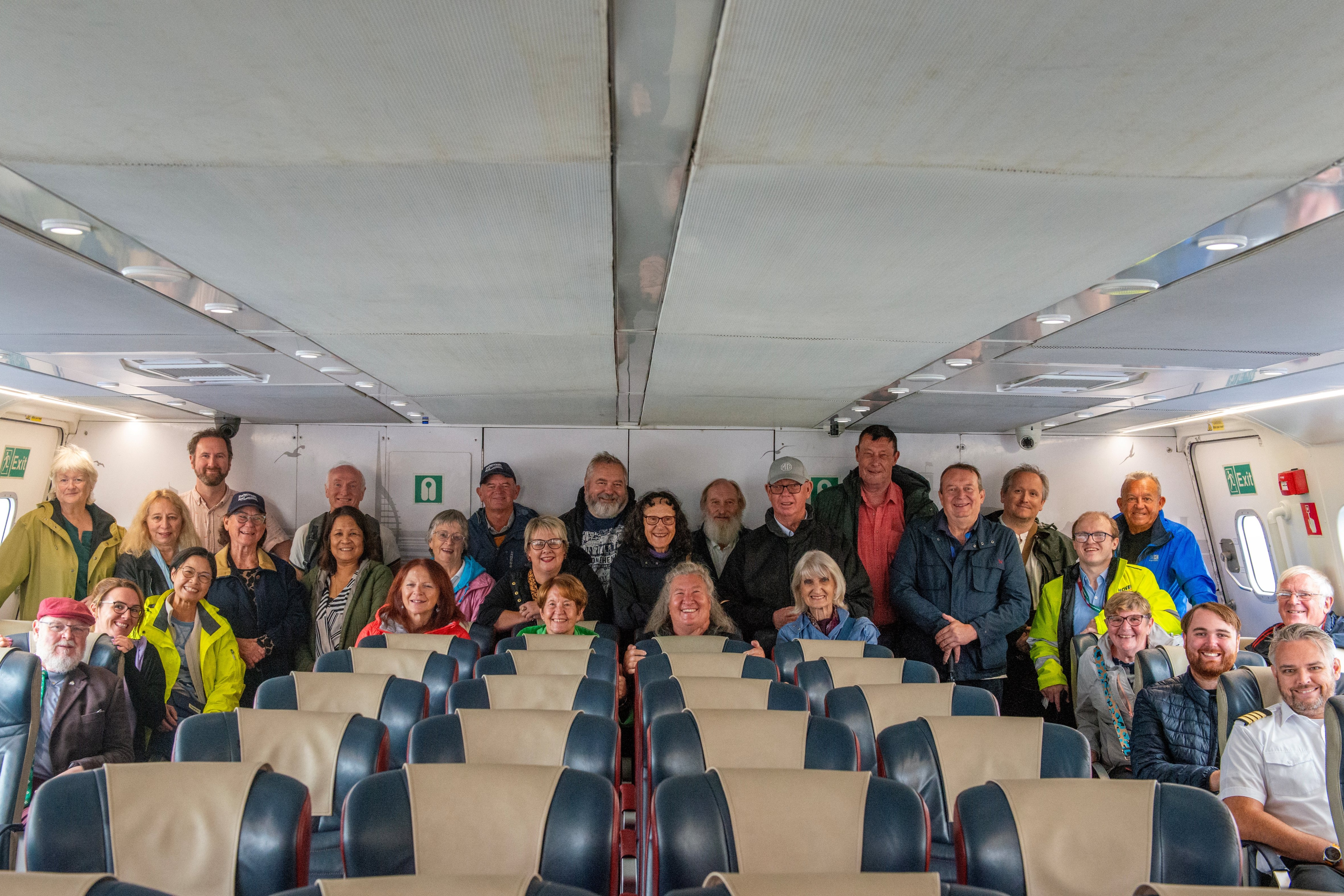Hovertravel begrüßt Portsmouth-Botschafter zu einem exklusiven Besuch ...