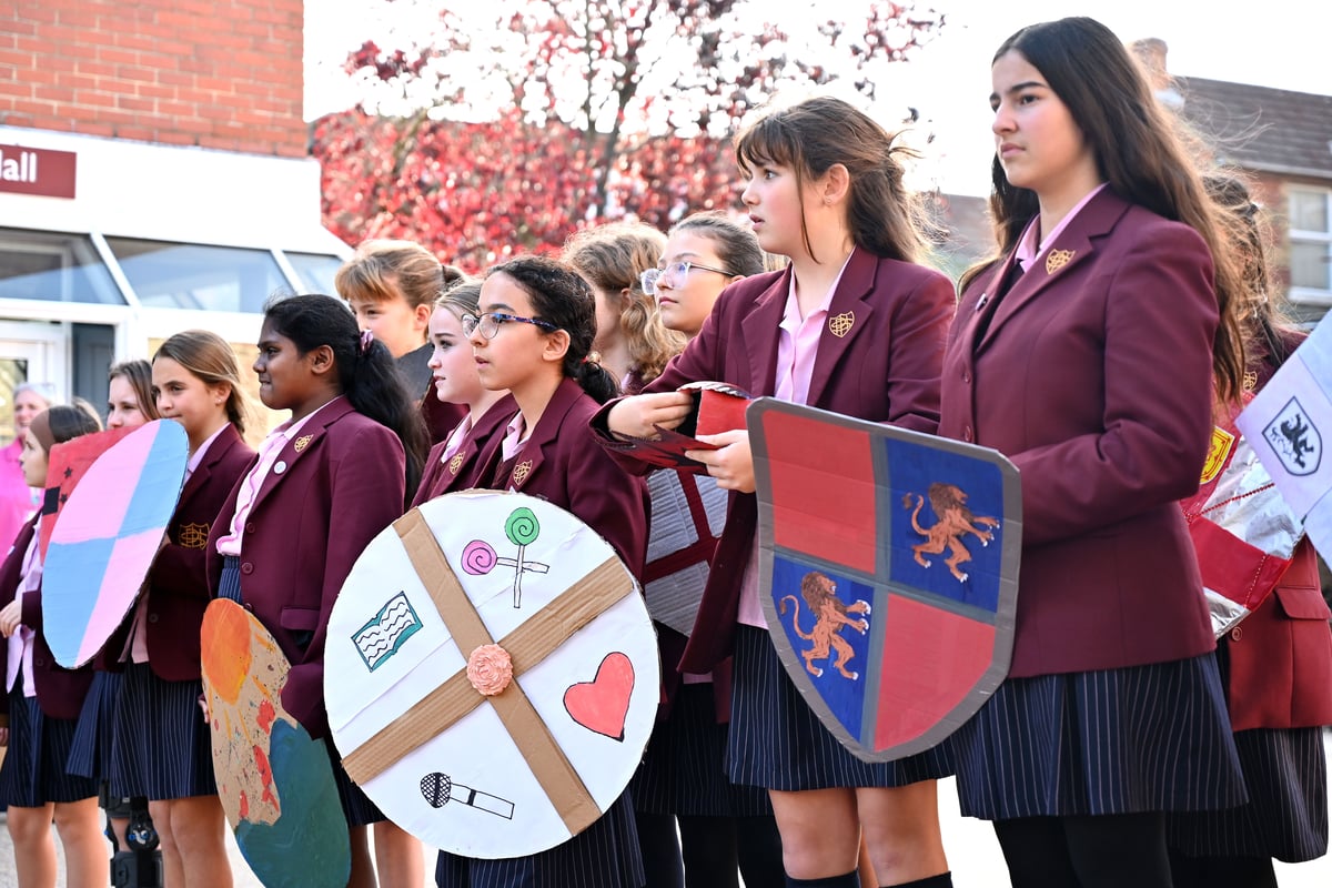 Portsmouth High School Year 7 recreate the Battle of Hastings 960 years on