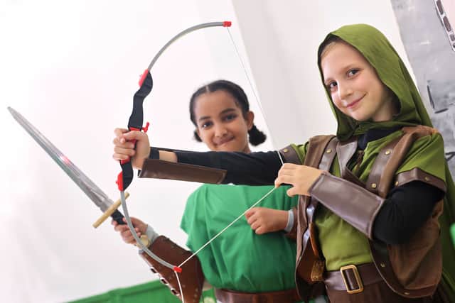 Robin Hood played by Raphaella