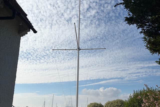 Hampshire Flag Company installed a bespoke 12-metre flagpole at Warsash Sailing Club.