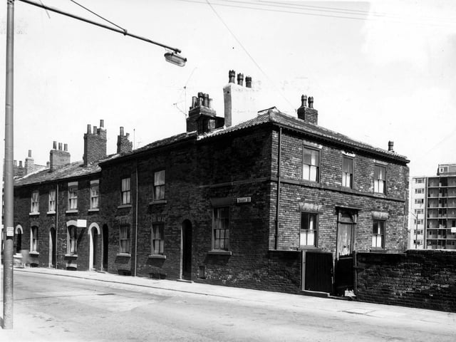 Beckett Street in May 1960. In the background on the right is a new block of flats, this would be on the site of the Springfield Streets.