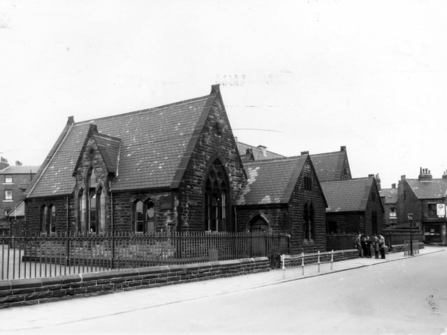 St Stephens School from Accommodation Road in May 1960. The end of Rock Street can be seen on the right. After redevelopment two schools were built to serve this area, Shakespeare Primary and Ebor Gardens Primary.