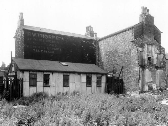 June 1960. An area of waste ground, looking towards the rear of Coleridge Street. A faded sign on the wall advertised H.W. Thorpe, joiner and builder. This was looking from Stoney Rock Lane.