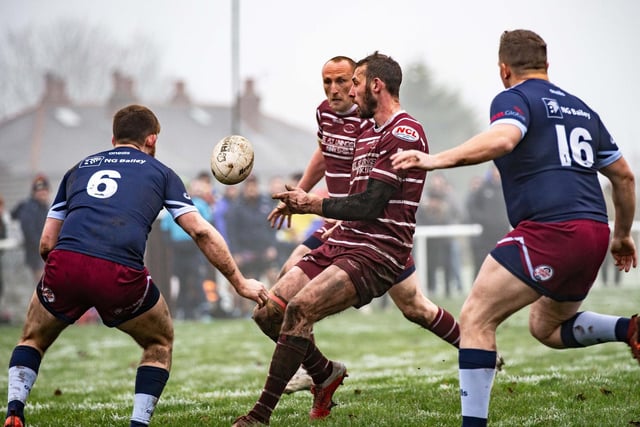 Thornhill Trojans launch a passing attack. Picture: Bruce Fitzgerald