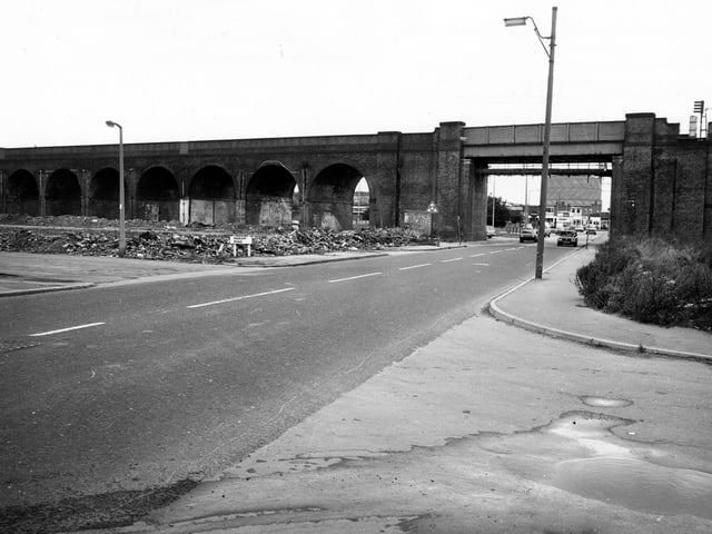 The old junction with Ingram Road is on the left, adjacent to an area of wasteground. This area was shortly to be developed as Ingram Gardens and Ingram Close. A gasometer can be seen in the distance through the archway.