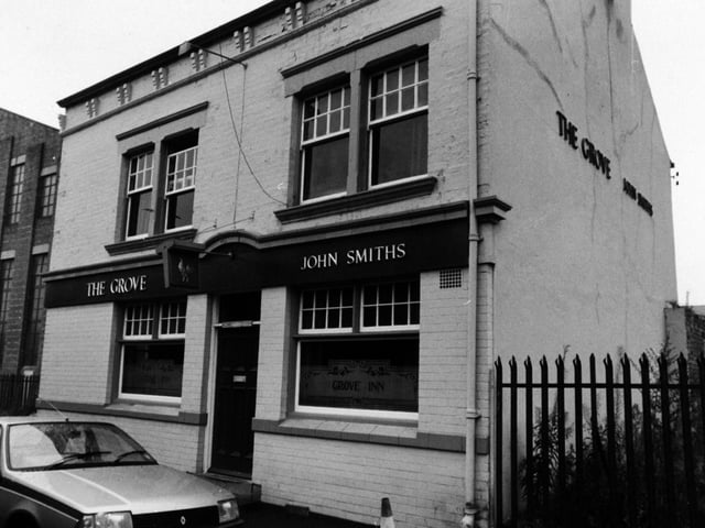 Did you enjoy a drink here back in the day? The Grove Inn on Back Row pictured in October 1982.