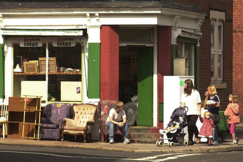 Does this shop look familiar pictured in August 2000?