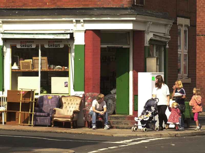 Does this shop look familiar pictured in August 2000?