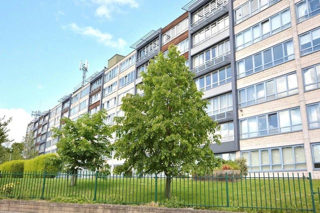 This two bedroom flat in Ingledew Court is conveniently situated for easy access to the Leeds outer Ring Road, the extensive amenities at Moortown Corner, Street Lane and the Sainsbury’s complex on King Lane.