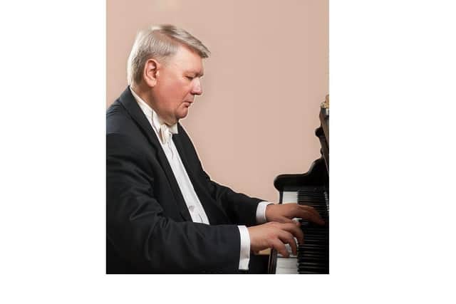 Victor Ryabchikov (piano)