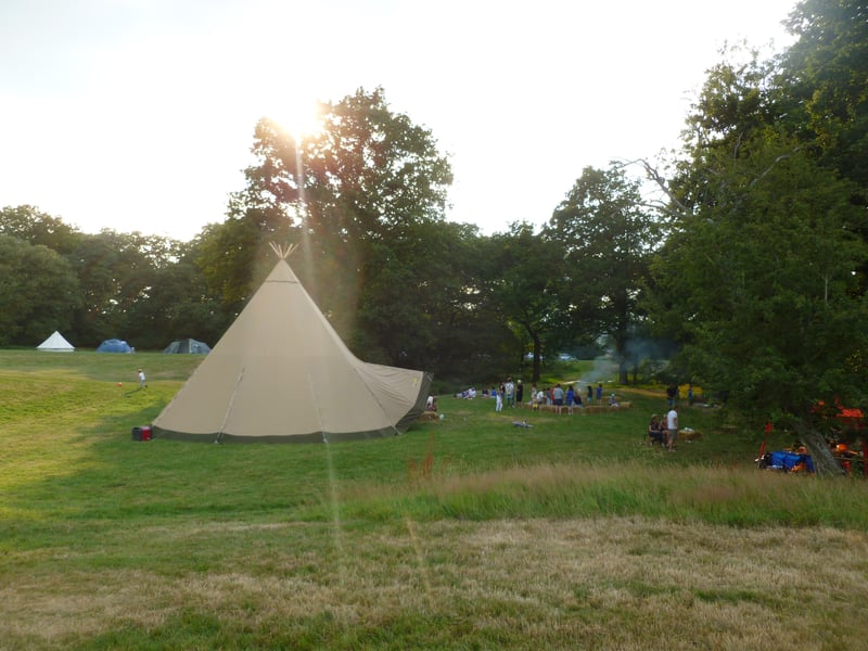 This working, family-run farm situated in the heart of the countryside offers a back to basics experiences, with basic toulet/shower facilities, campfires and onsite farm shop.