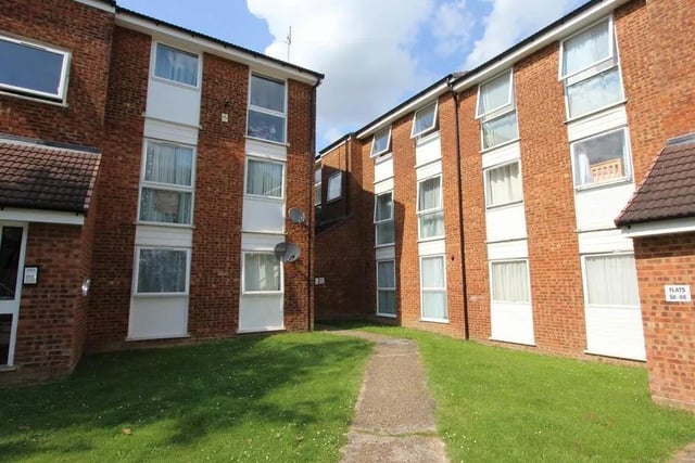 This 2-bedroom first floor apartment has no upper sales chain