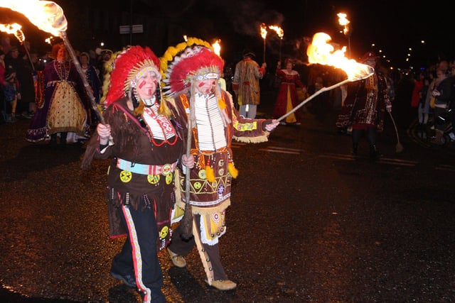Littlehampton bonfire procession SUS-211031-013730008