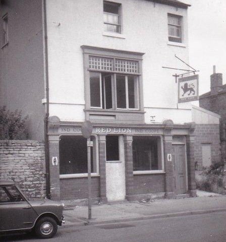 The Red Lion in Westgate, Sleaford. The site is now occupied by a terrace of new houses. EMN-220120-121142001